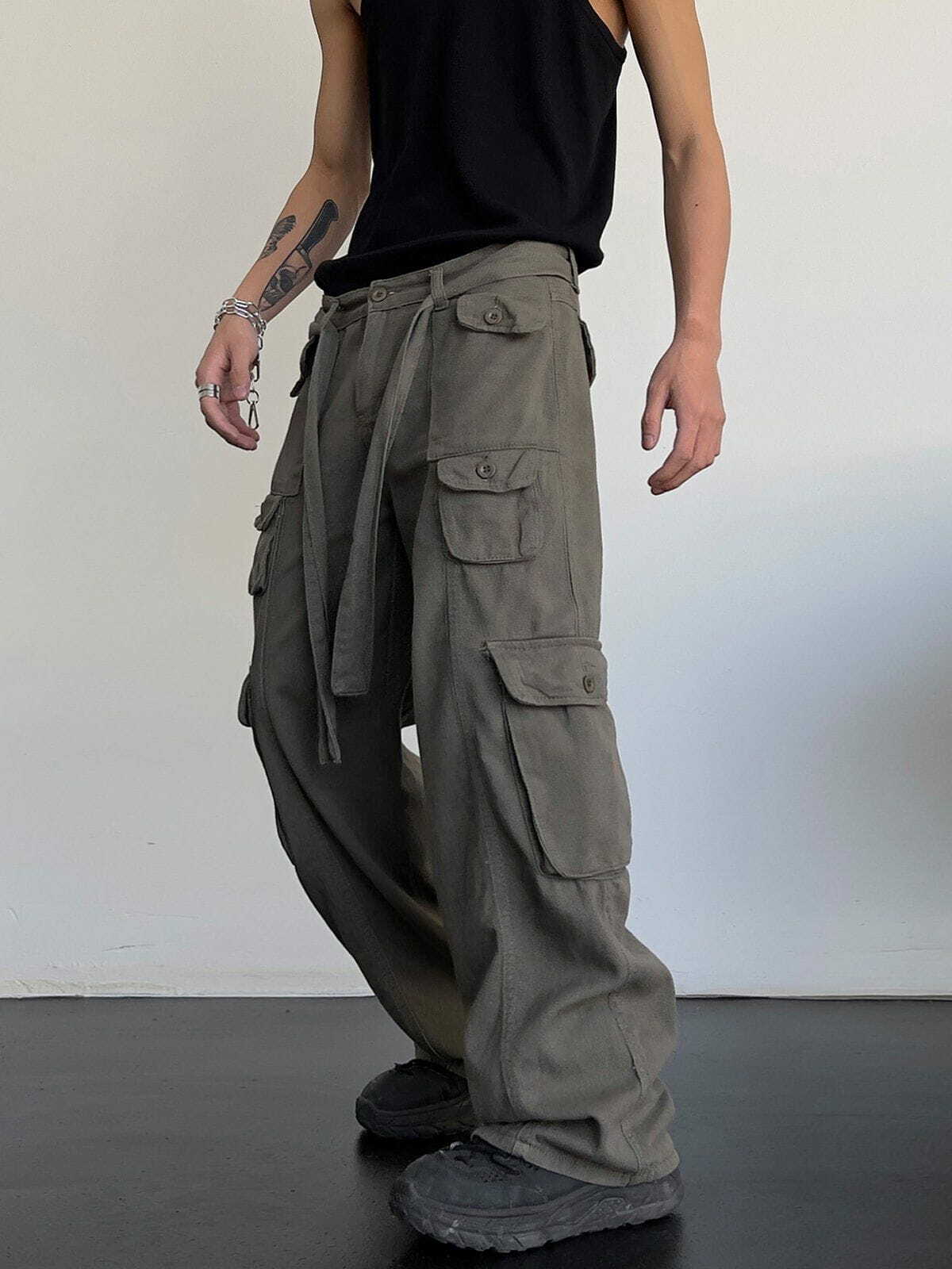 Y2K Grunge Cargo Pants with Large Pockets - Retro 90s Summer Outfit for Women